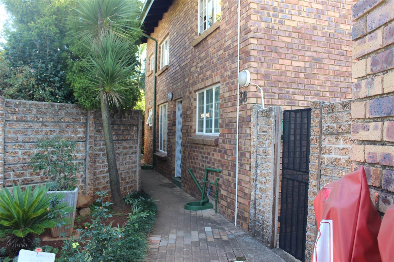 4 Bed House in Glen Marais photo number 3