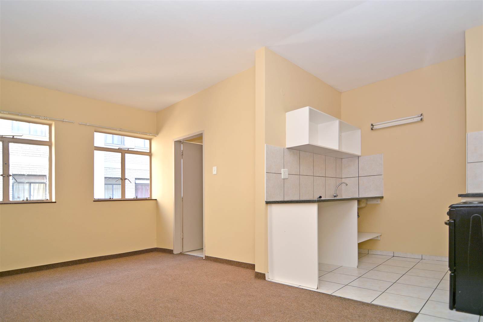2 Bed Apartment in Germiston Central photo number 4