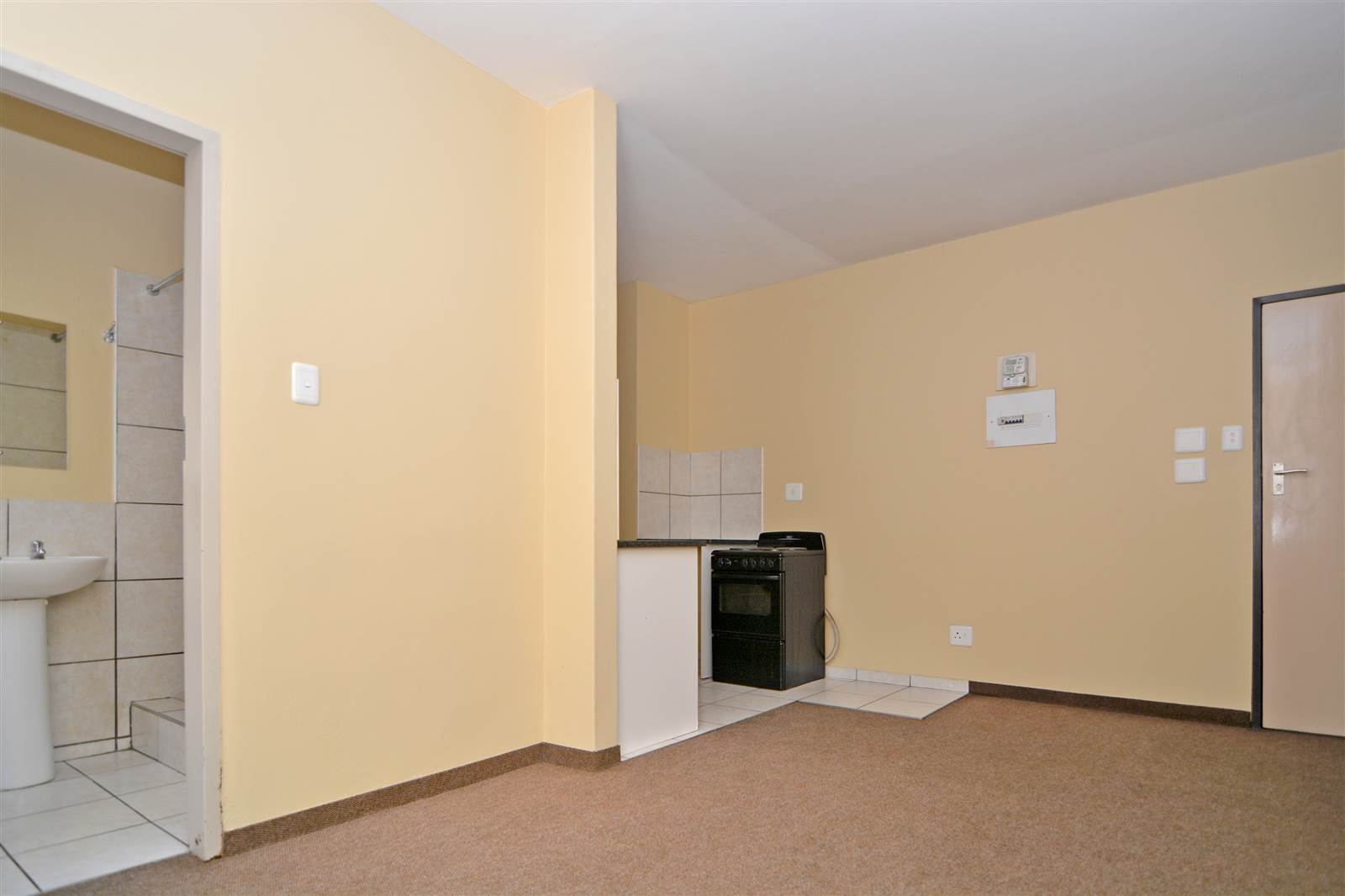 2 Bed Apartment in Germiston Central photo number 3