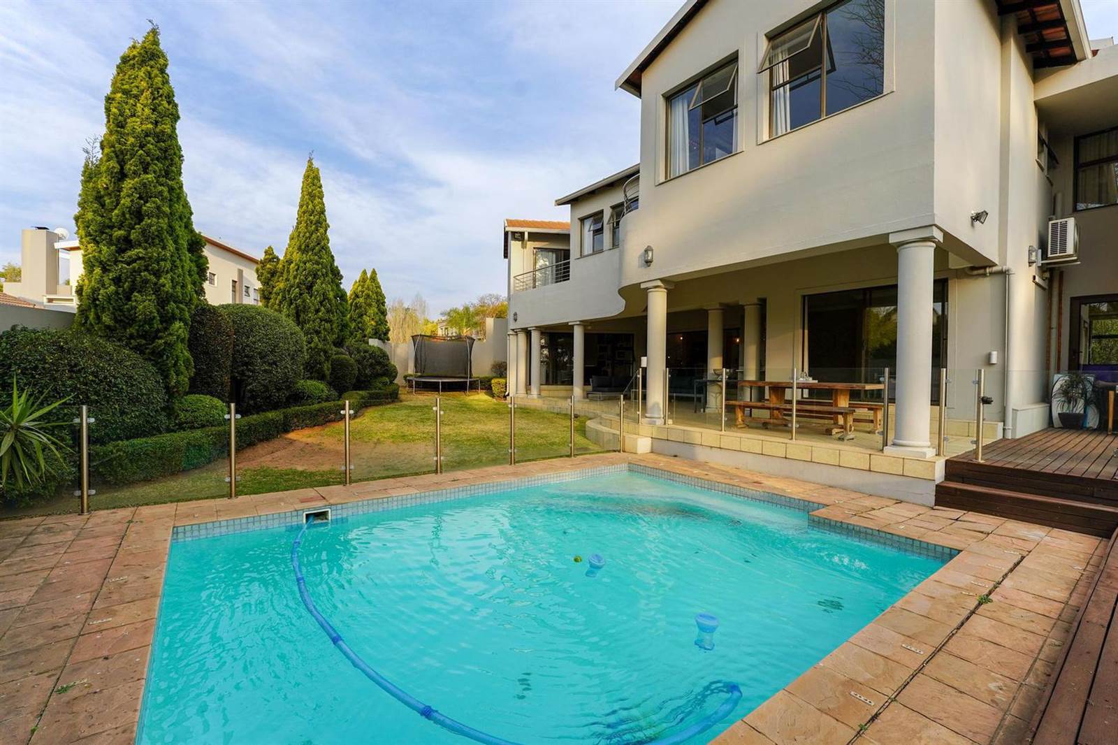 4 Bed House in Woodmead photo number 1