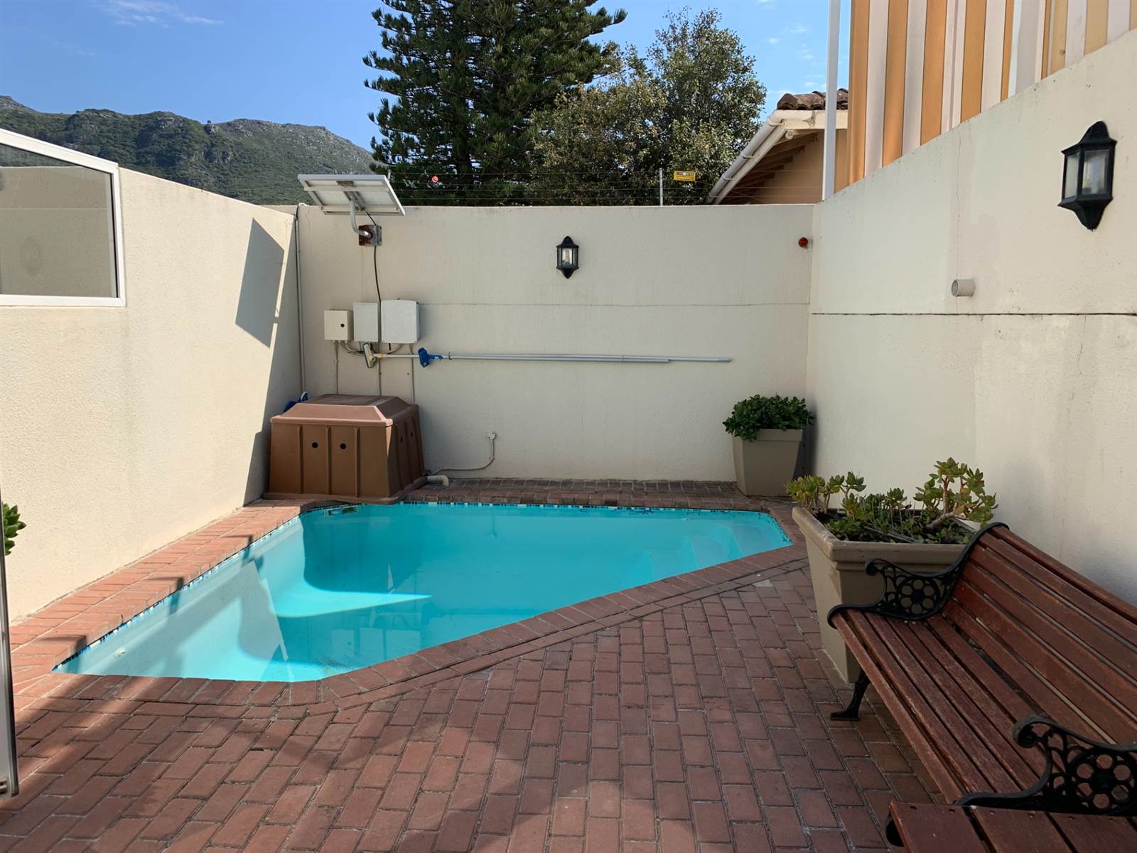 2 Bed Apartment in Hout Bay and surrounds photo number 18
