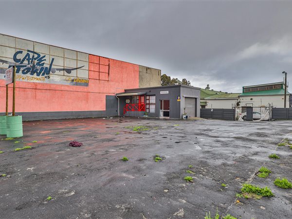 100  m² Commercial space in Woodstock