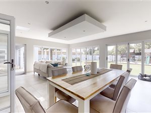 5 Bed House in Libradene