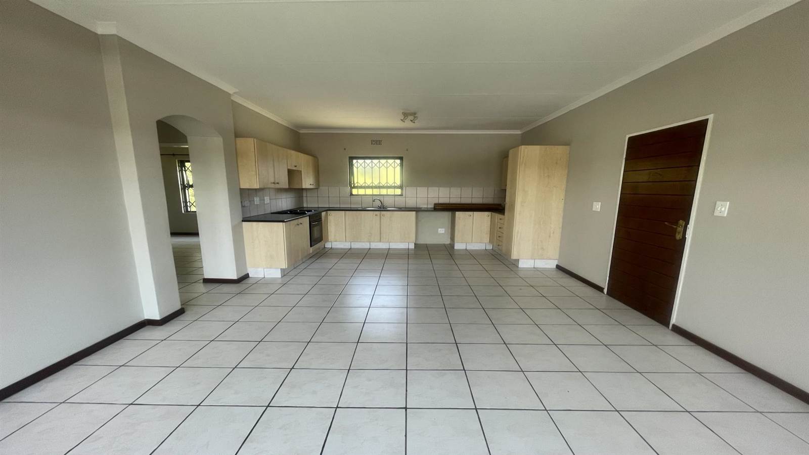 2 Bed Apartment in Fourways photo number 5