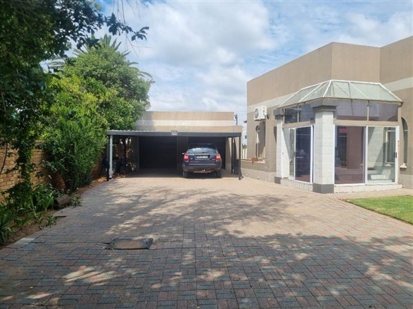 4 Bedroom House 4 Bedroom House