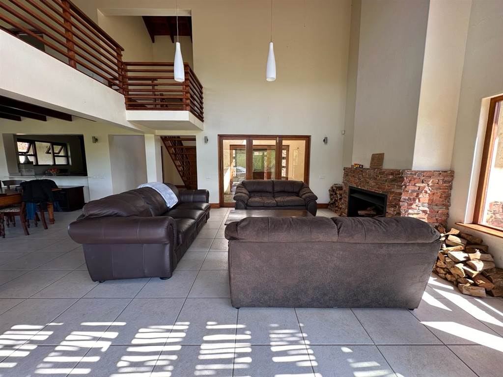 4 Bed House in Underberg photo number 7