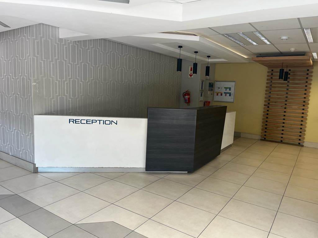 1279  m² Commercial space in Parktown photo number 4