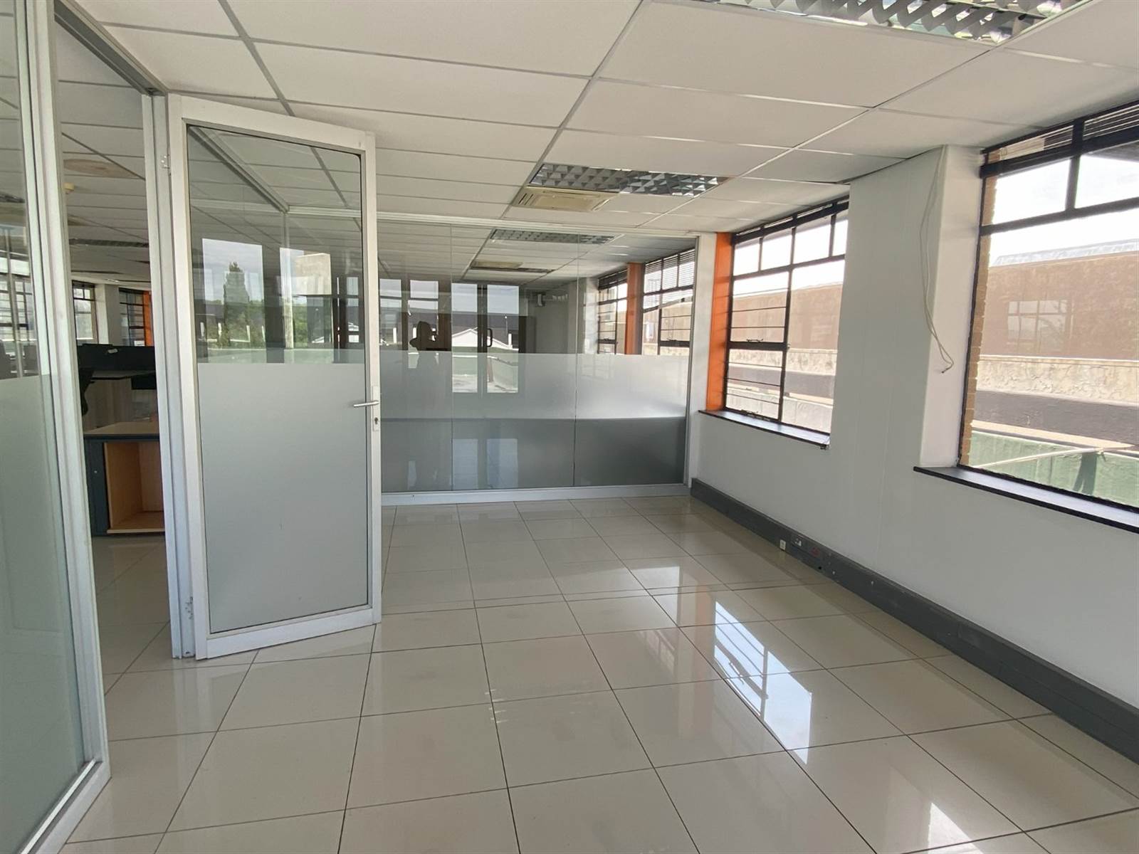 313  m² Commercial space in Rivonia photo number 11