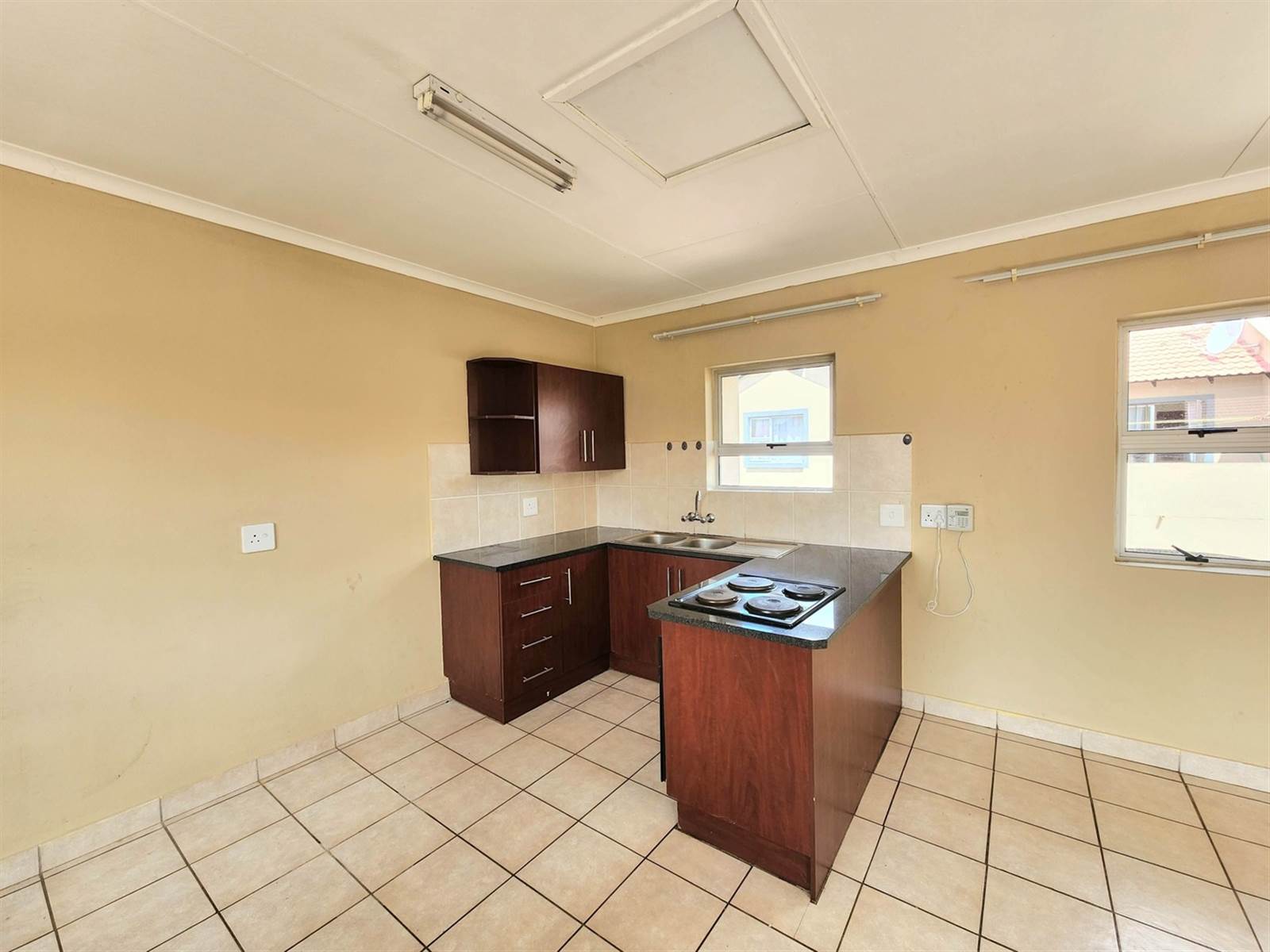 2 Bed Apartment in Ivydale photo number 6
