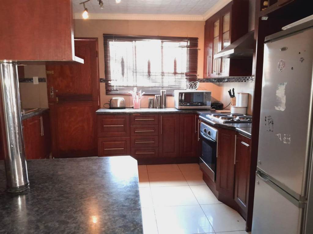 3 Bed House in Tlhabane photo number 12