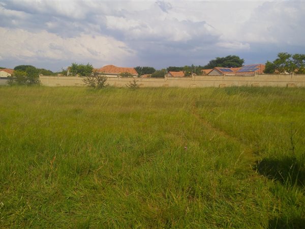 897 m² Land available in Silverwoods Country Estate