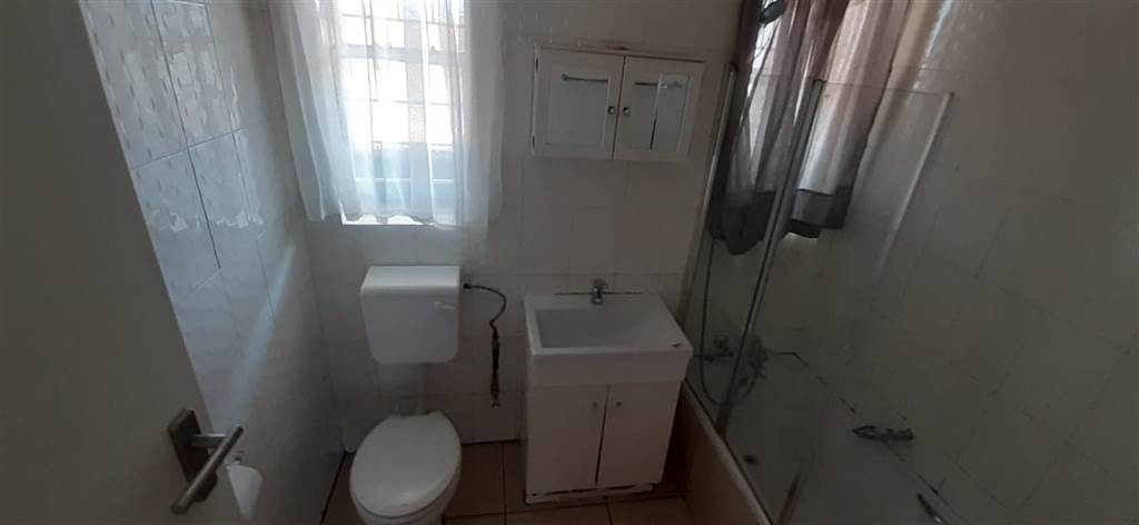 2 Bed Flat in Secunda photo number 12