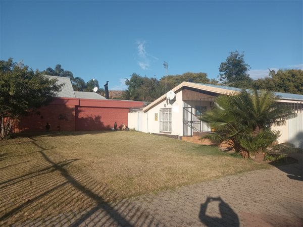 3 Bed House in Tileba