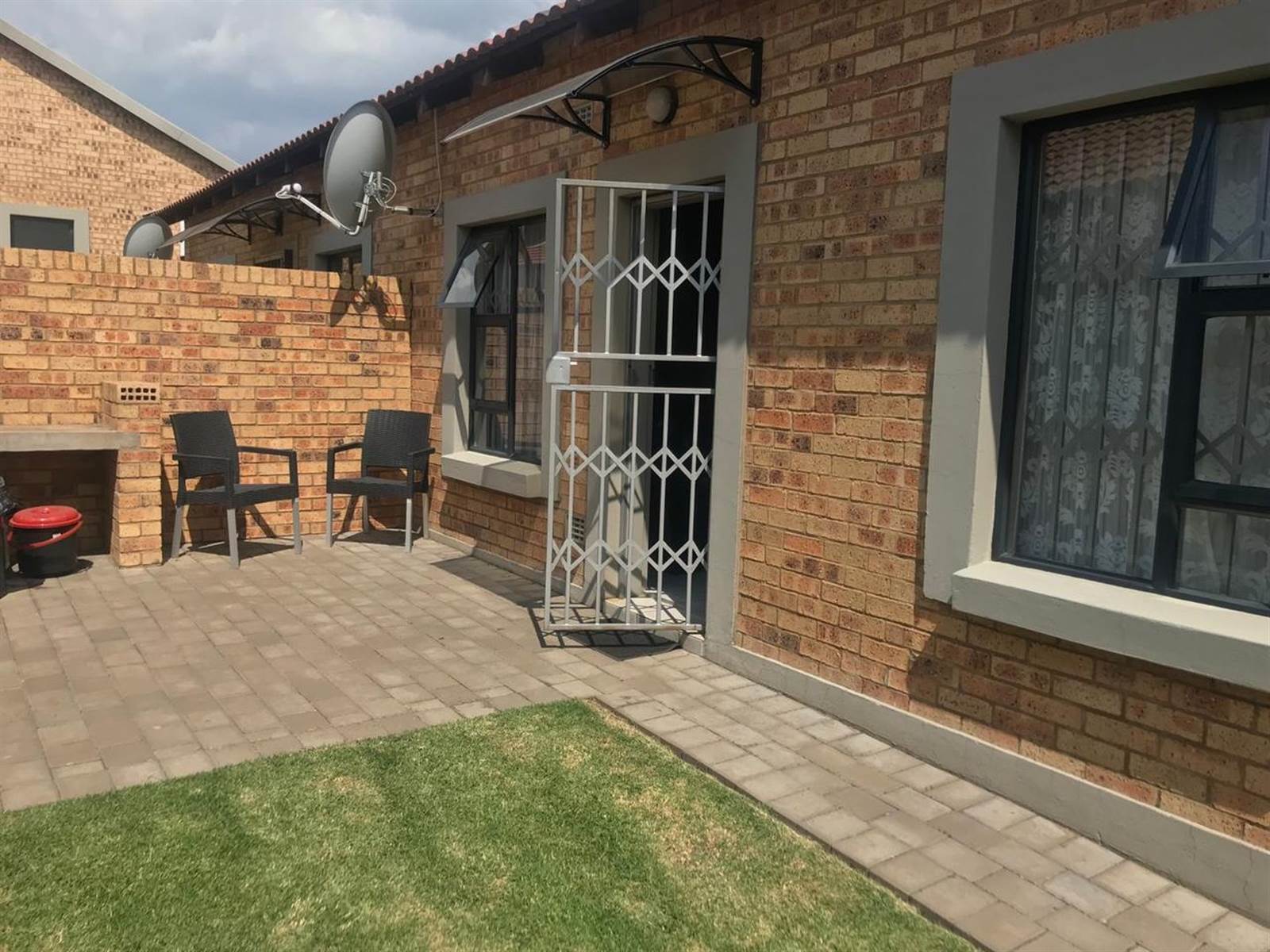 3 Bed Townhouse in Trichardt photo number 16