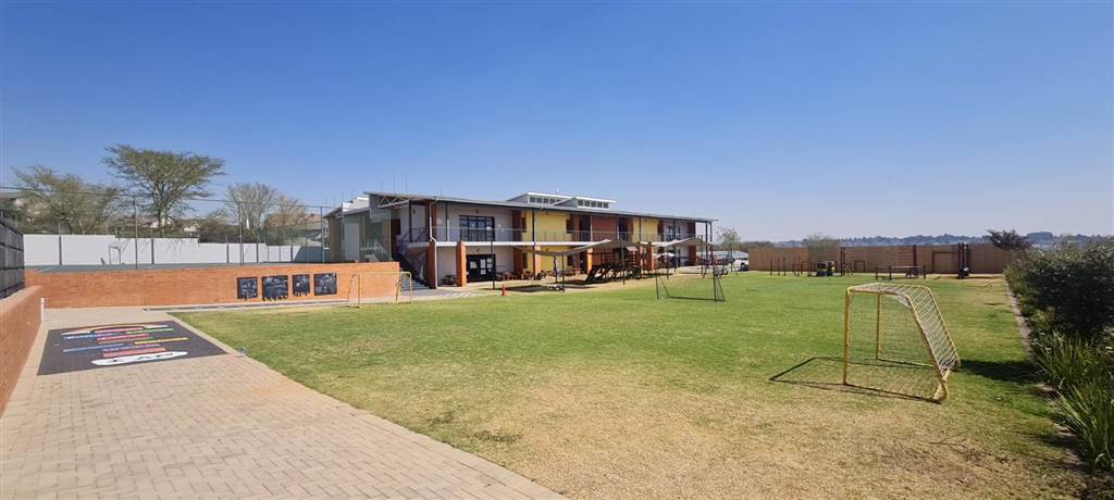 2 Bed Apartment in Roodepoort Central photo number 27
