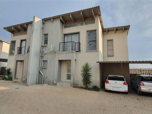 3 Bed Townhouse in Albertsdal