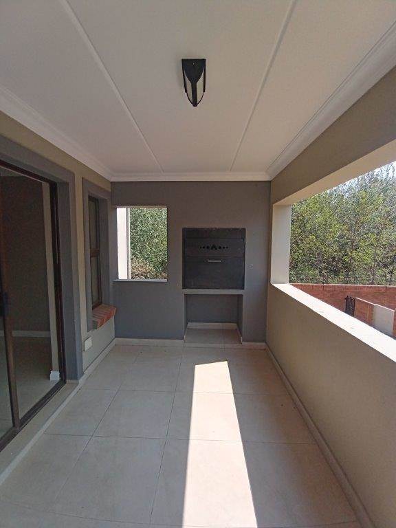 2 Bed Apartment in Kyalami Hills photo number 21