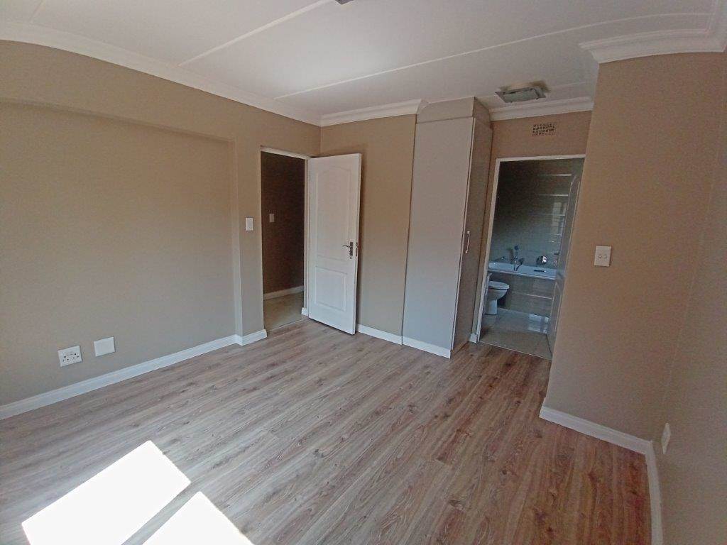 2 Bed Apartment in Kyalami Hills photo number 10
