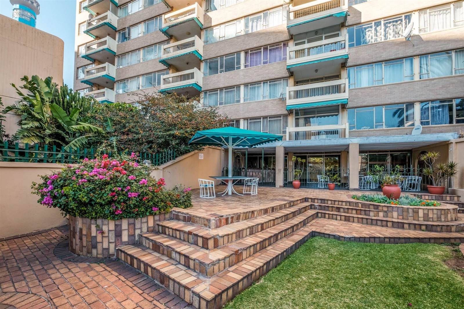 3 Bed Apartment in Parktown photo number 23