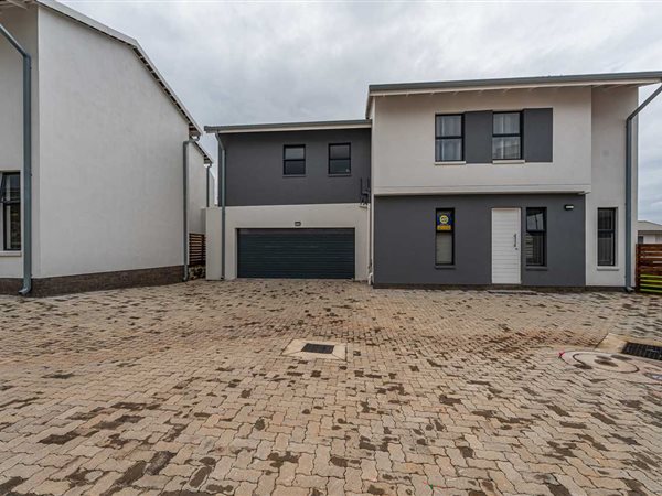 4 Bedroom Townhouse 4 Bedroom Townhouse