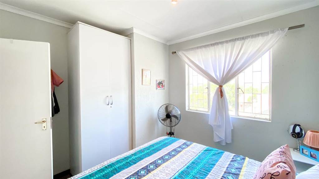 2 Bed Townhouse in Greenstone Hill photo number 5