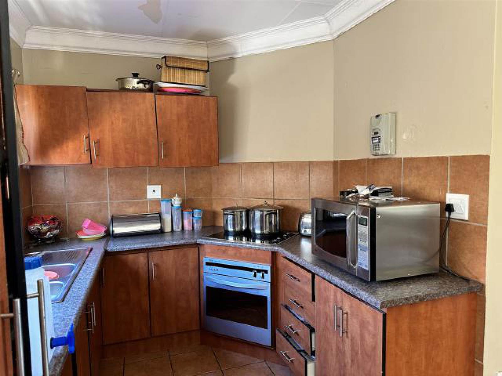 2 Bed Townhouse in Kimberley Central photo number 13