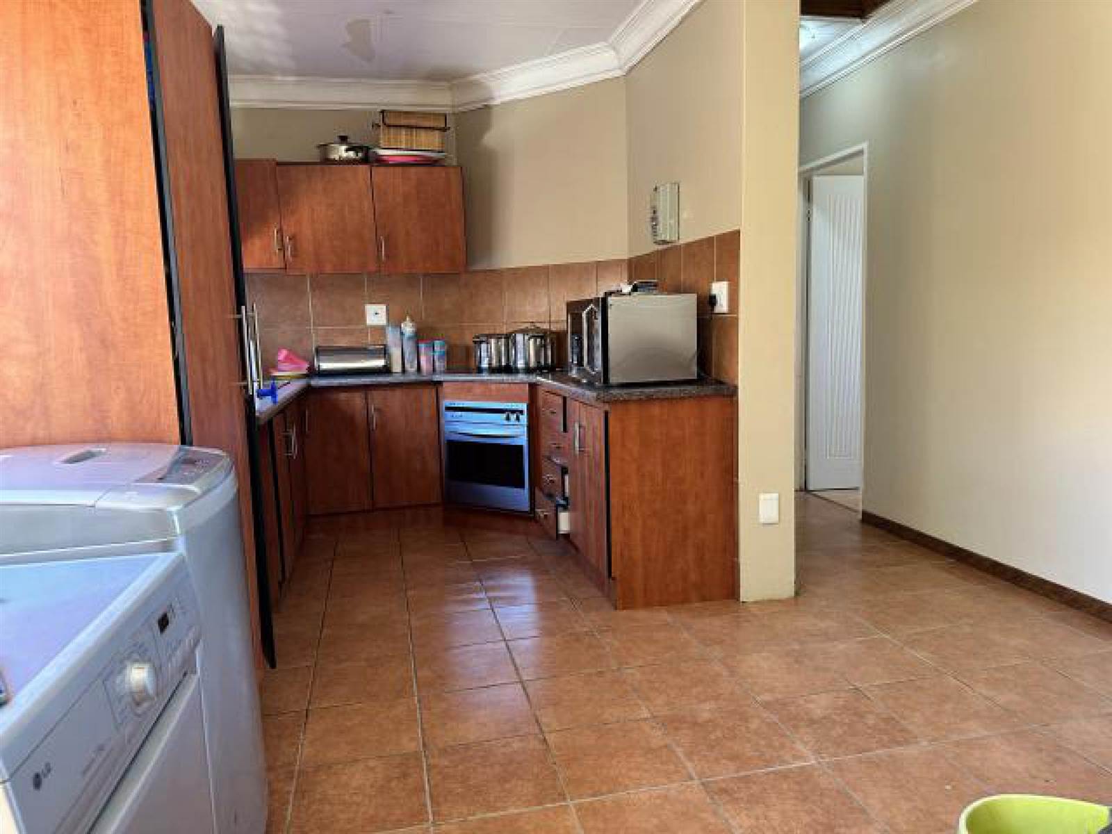 2 Bed Townhouse in Kimberley Central photo number 10