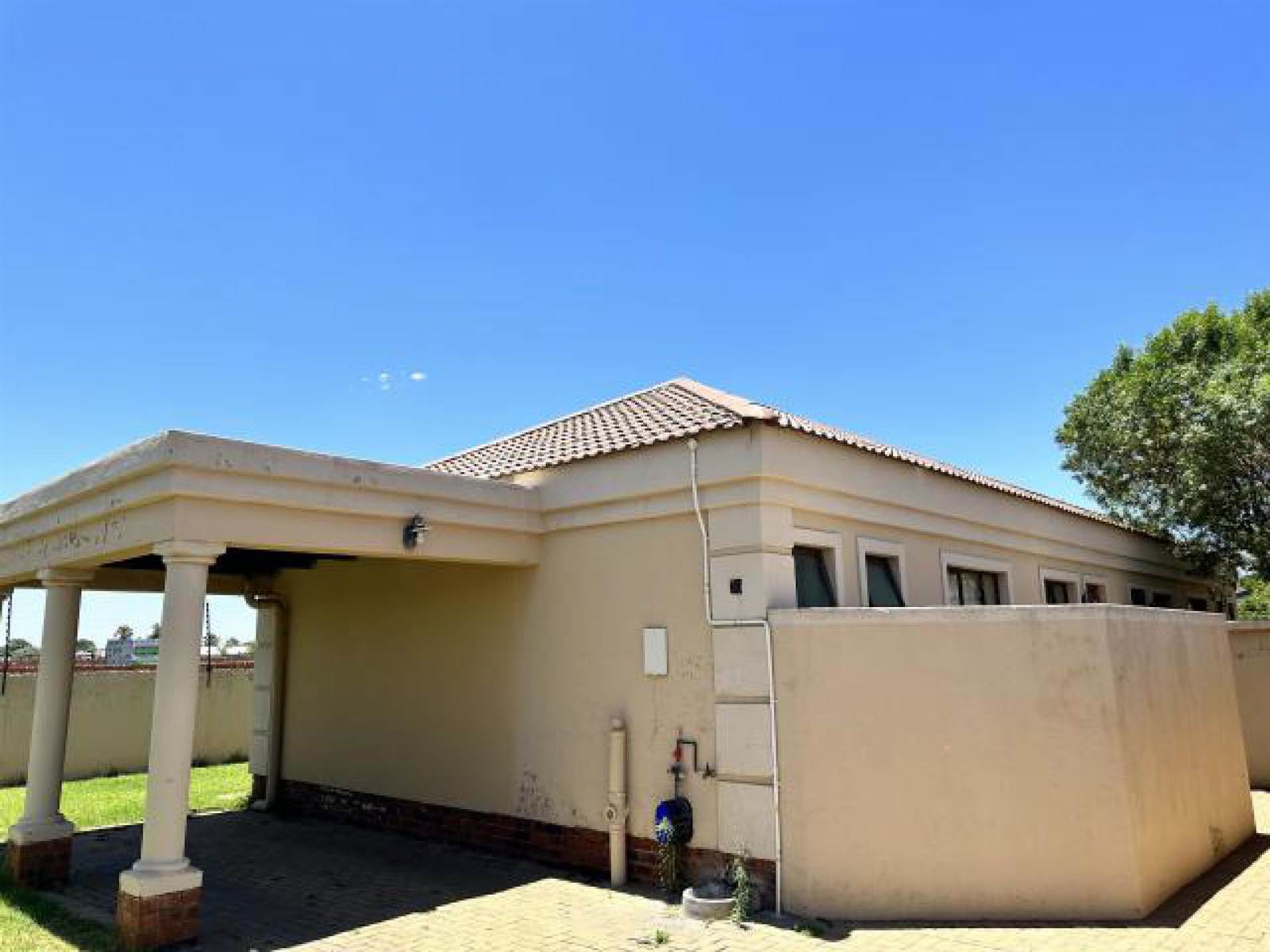 2 Bed Townhouse in Kimberley Central photo number 1