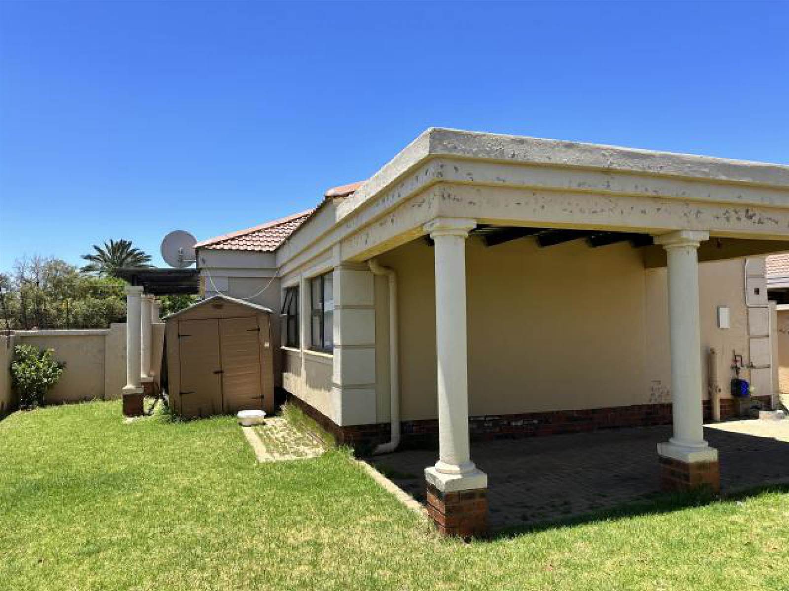 2 Bed Townhouse in Kimberley Central photo number 4