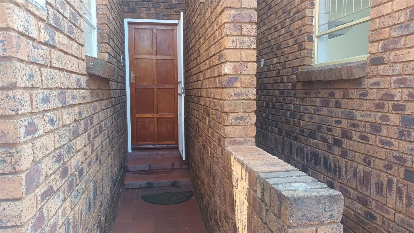 2 Bed Townhouse in Rangeview photo number 16