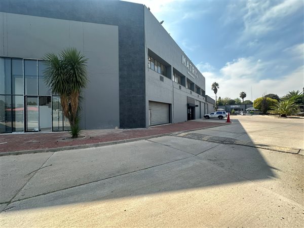 158  m² Commercial space