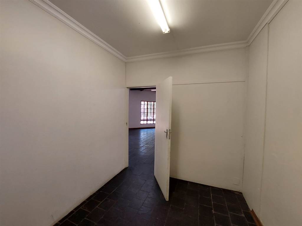 80  m² Commercial space in Potchefstroom Central photo number 6