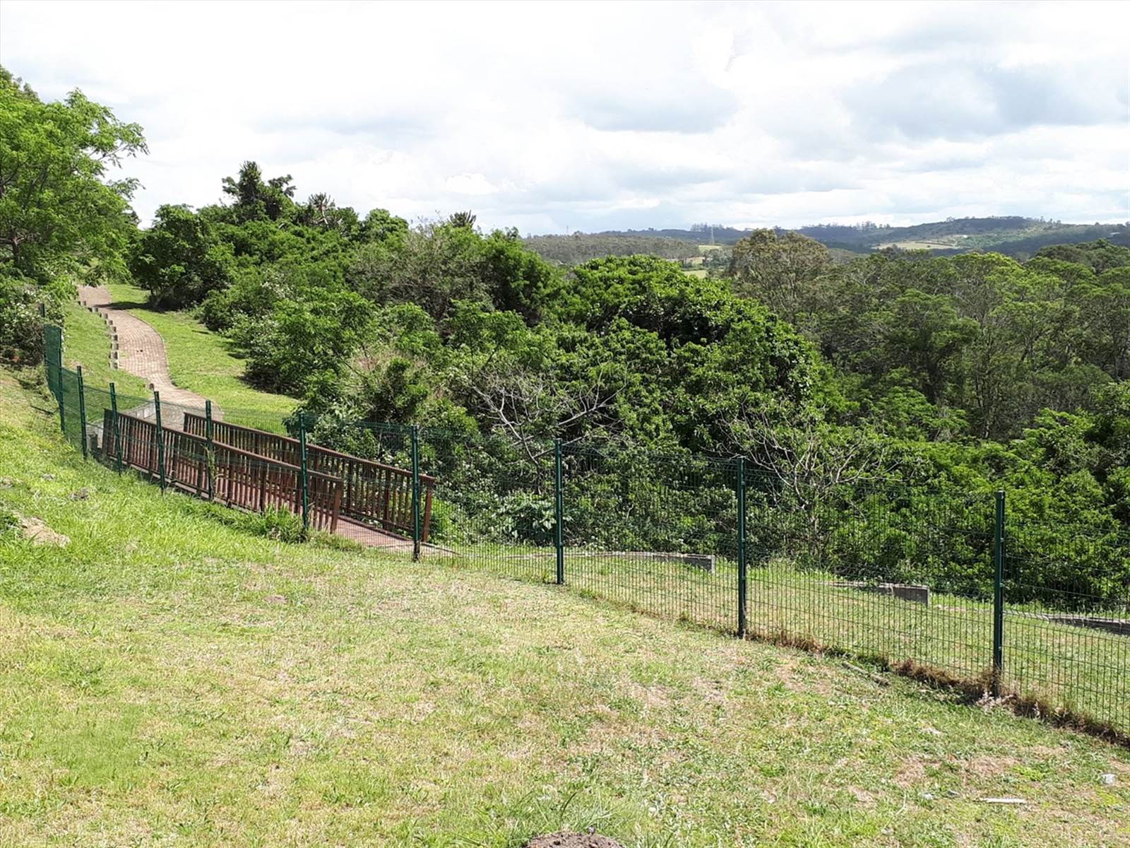 360 m² Land available in Beacon Bay photo number 3