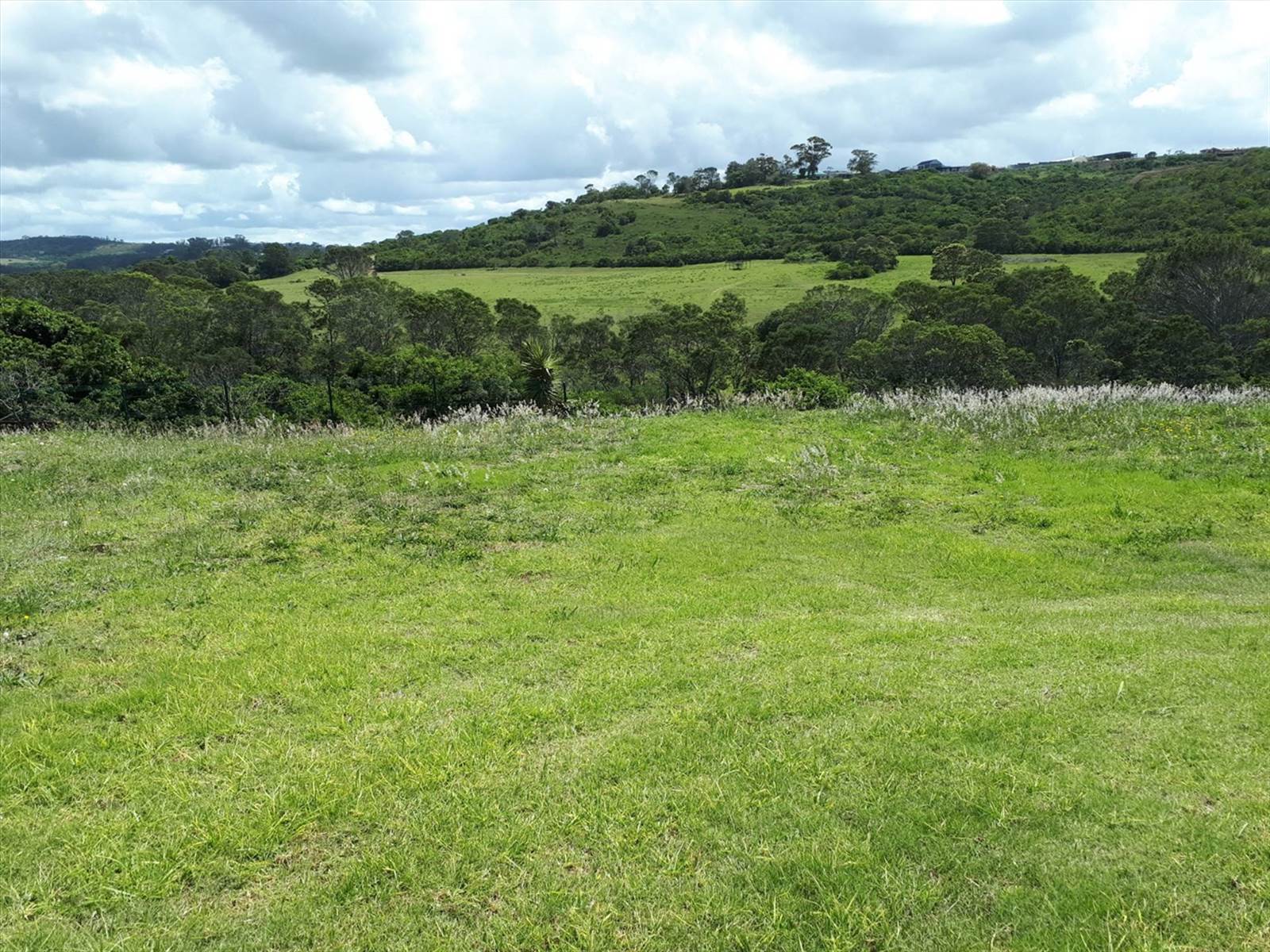 360 m² Land available in Beacon Bay photo number 2