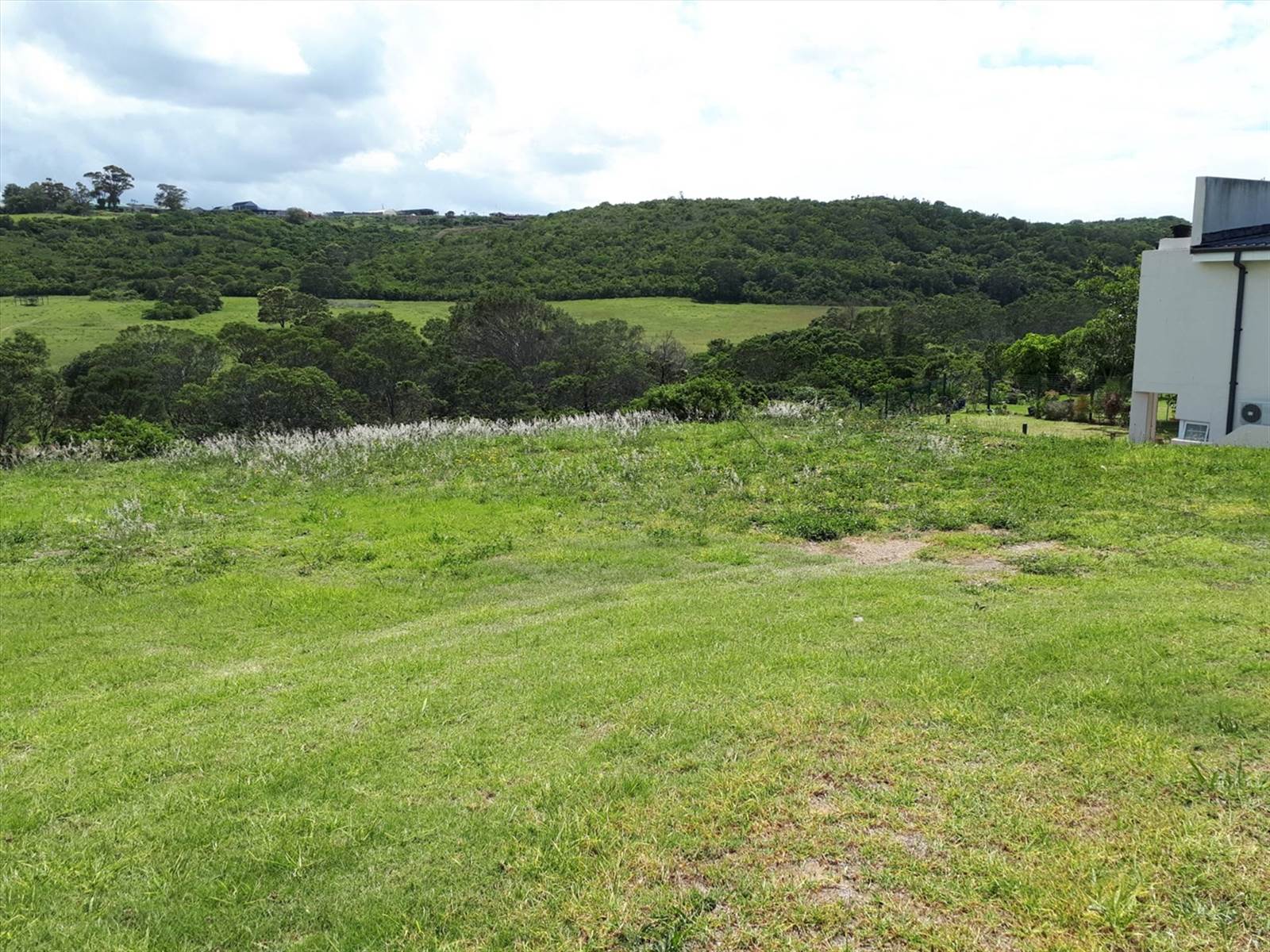 360 m² Land available in Beacon Bay photo number 4
