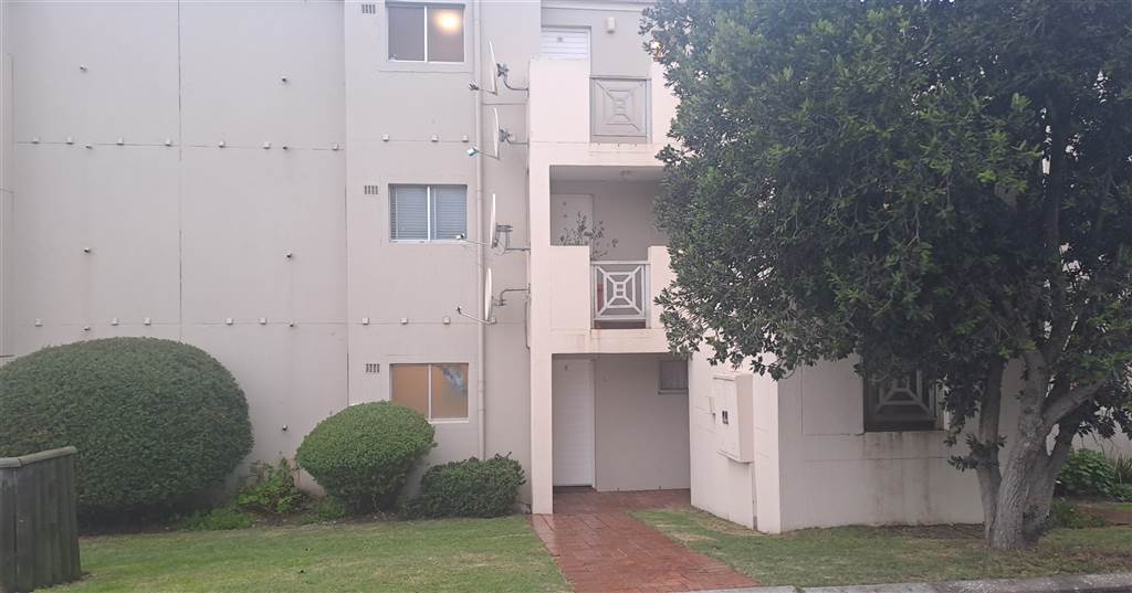 2 Bed Apartment in Westcliff photo number 2