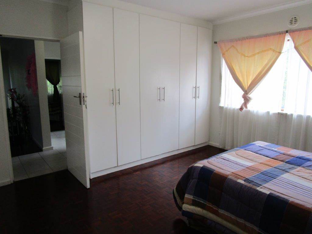 2 Bed Apartment in Wynberg photo number 16