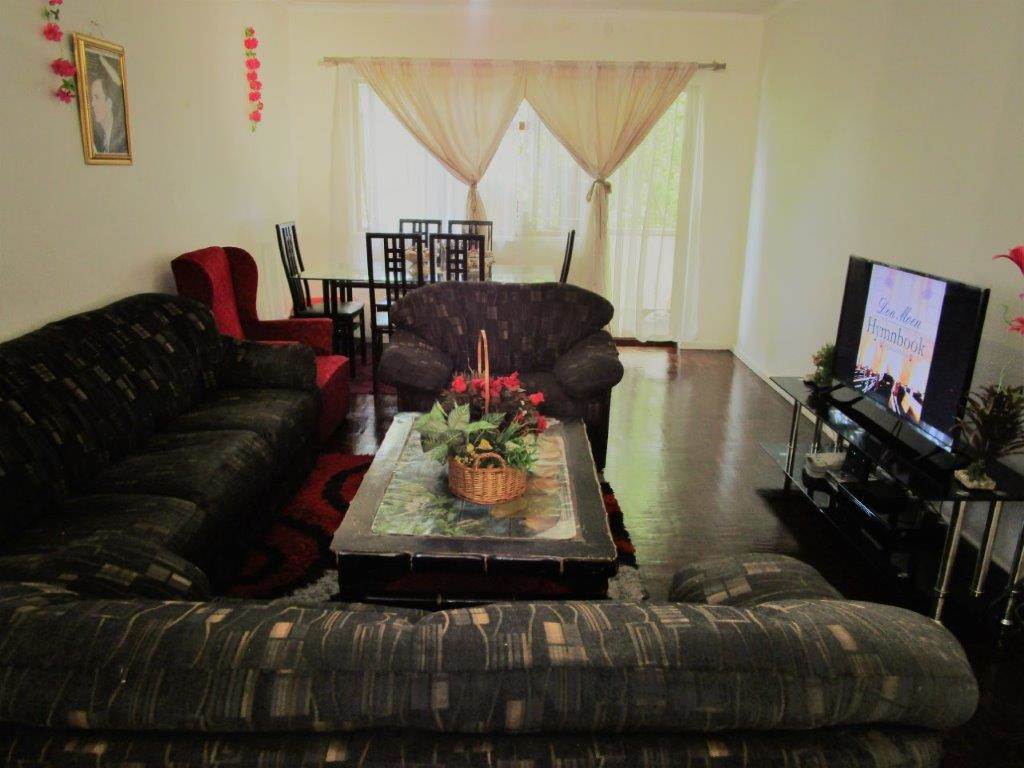 2 Bed Apartment in Wynberg photo number 4