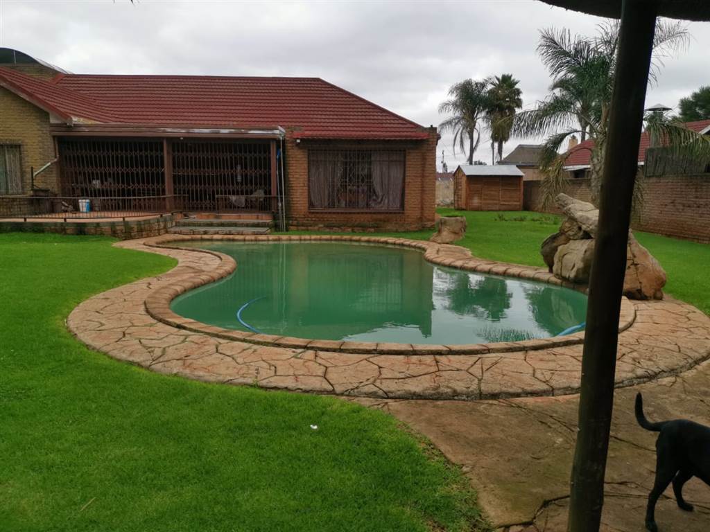 7 Bed House in Brenthurst photo number 11
