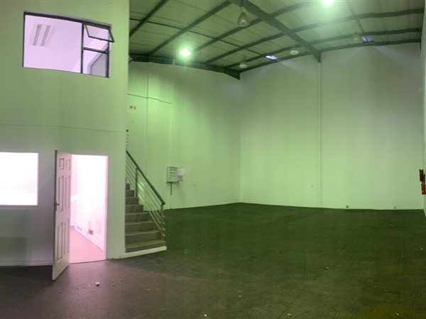 216  m² Industrial space