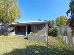 6 Bed House in Roseville