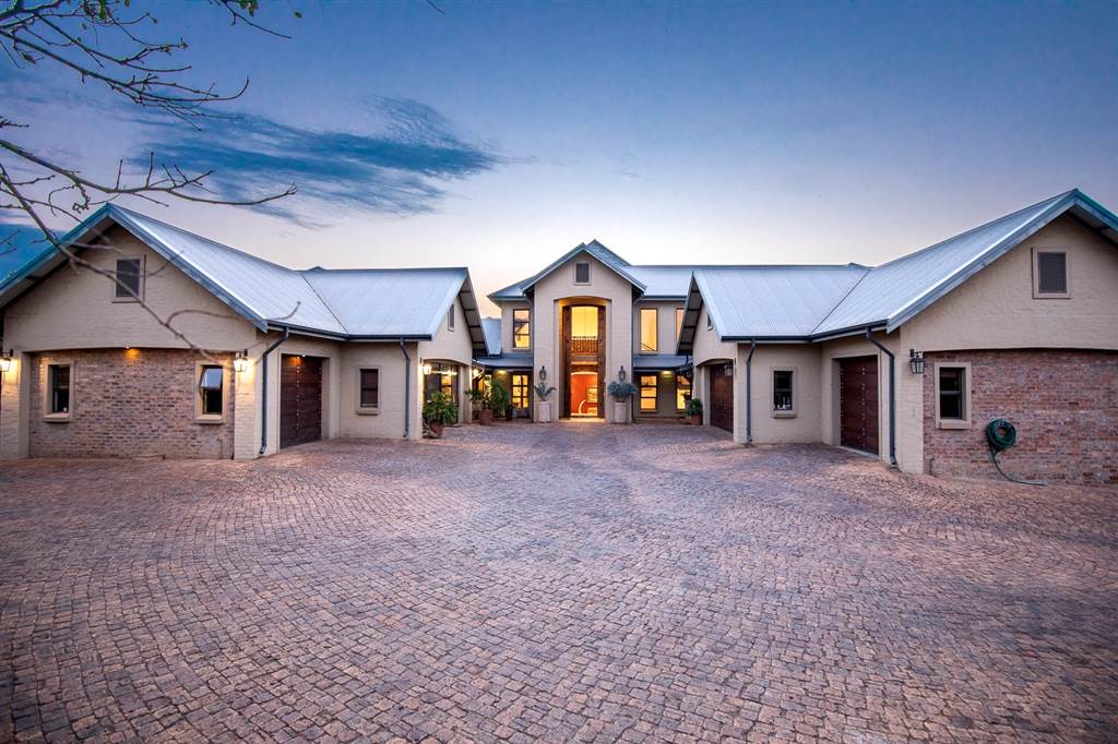 6 Bed House in Mooikloof Heights photo number 3