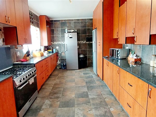 4 Bedroom House 4 Bedroom House