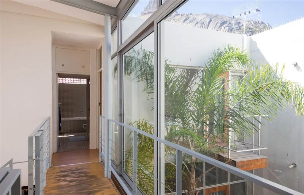 4 Bed House in Fresnaye photo number 4