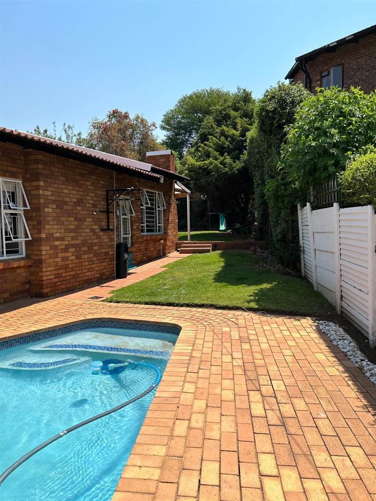 4 Bed House in Marais Steyn Park photo number 22