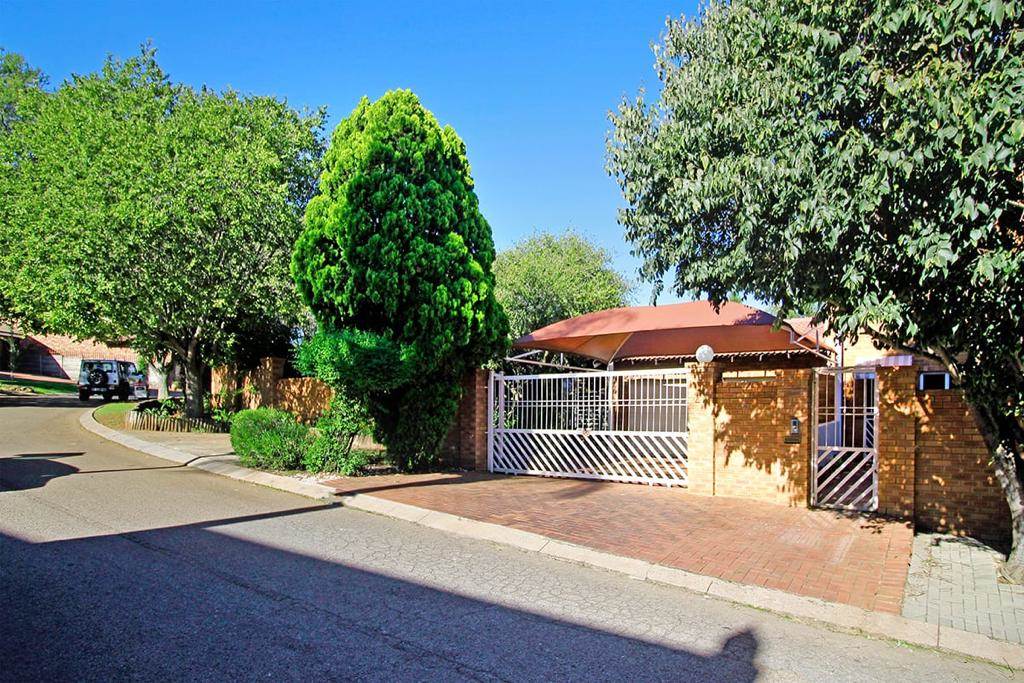 4 Bed House in Marais Steyn Park photo number 28