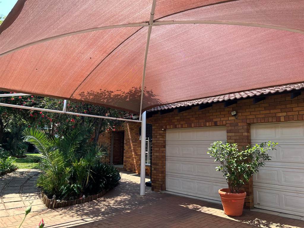4 Bed House in Marais Steyn Park photo number 26