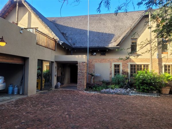 4 Bedroom House 4 Bedroom House