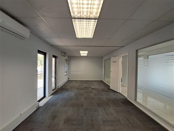 252  m² Office Space