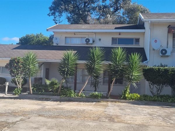 10 Bed House in King Williams Town